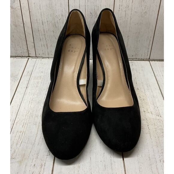 A New Day Woman’s Black Wedge Shoe Size 8 Faux Suede Slip On - Picture 1 of 7